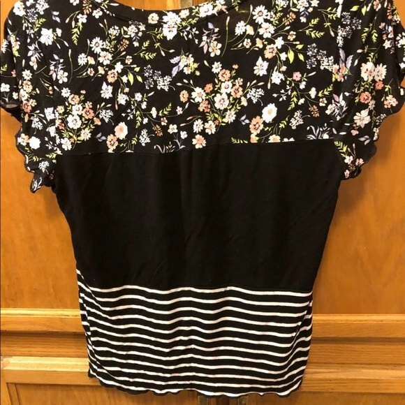 Almost famous juniors size large blouse - Picture 5 of 5